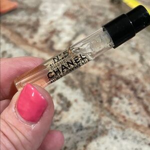 CHANEL No. 5 Mini Vial with Black Cap